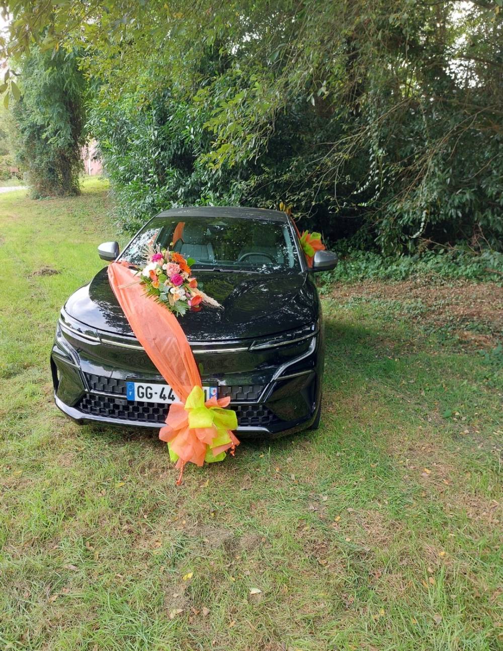 composition floral sur voiture