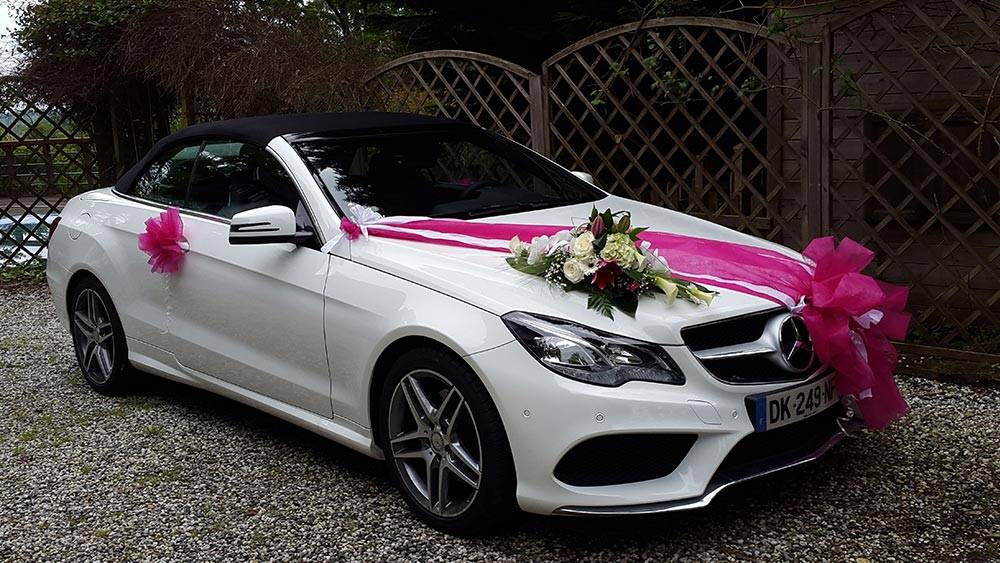 composition floral pour voiture de mariage