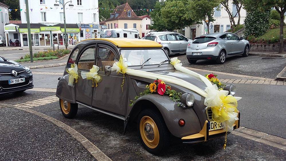 composition floral sur voiture